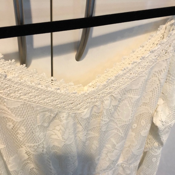 White lace open shoulder romper - Picture 4 of 6